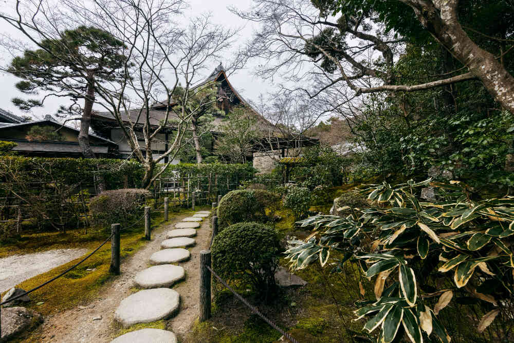 Allée en pas japonais